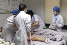 独居老人没开空调致热痉挛咬断2颗牙 网友：看病的钱够交几年电费-融党建互动平台