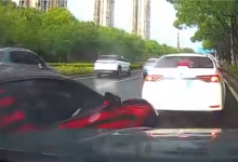 布加迪超跑强行加塞撞到宝马 网友称这俩布加迪价值5000万元-融党建互动平台