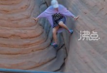 大妈踩在丹霞地貌上疯狂拍照 波浪谷工作人员回应：发现该行为会劝阻-融党建互动平台