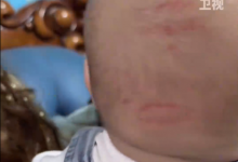 宝宝参加婚礼被亲一脸口红印 连后脑勺都没放过-融党建互动平台