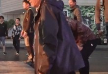 《坚如磐石》张艺谋为演员安全跪地检查 十分暖心-融党建互动平台