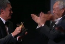 李安为梁朝伟颁发威尼斯电影节终身成就奖 网友：实至名归-融党建互动平台