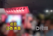 女子看热闹金手镯被人剪断险被偷 网友：真是胆子大-融党建互动平台