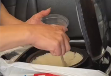 高速堵车饿肚子?有人车上带一锅饭菜 网友：不打无准备的战-融党建互动平台