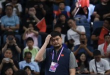 姚明看菲律宾队员庆祝后 独自离场 背影显得十分落寞-融党建互动平台