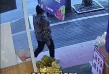 大妈偷走榴莲嫌是生的找店家退钱 网友：给她一个小金人-融党建互动平台
