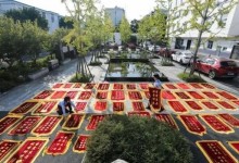 派出所俩月收50多面锦旗铺了一地 寄件人来自全国各地-融党建互动平台