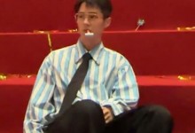 刘昊然回应一部手机用五六年：基本功能ok  喜欢有按键-融党建互动平台