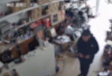 老人借用厕所后往菜盆倒尿 网友：可能只是老年痴呆-融党建互动平台