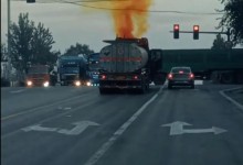 槽罐车冒黄烟后喷射大量液体 官方通报：无人员伤亡-融党建互动平台