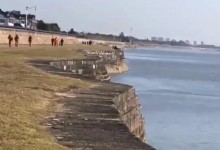 男子在钱塘江边撒网捕鱼被潮水卷走 目击者：腿都吓软了-融党建互动平台