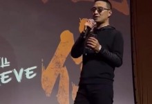 汪峰离婚后首露面 接女儿放学 父女俩有说有笑-融党建互动平台