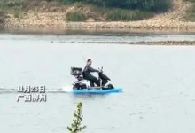广西一男子骑电车“水上漂” 疑似为改装过的电动车-融党建互动平台