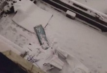 郑州女生推窗看暴雪 窗户掉下楼 庆幸楼下没人-融党建互动平台