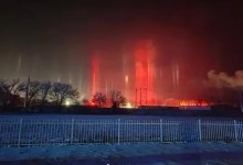 新疆现寒夜灯柱如科幻大片 网友：像流浪地球里行星发动机-融党建互动平台