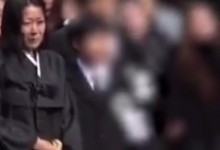 李善均出殡现场全慧珍痛哭 十分悲伤-融党建互动平台