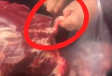 大妈用小刀偷切肉被老板阻止 网友：真的开眼了-融党建互动平台