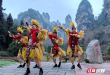 文旅局长变身茅古斯跳科目三 身披稻草跳舞揽客-融党建互动平台