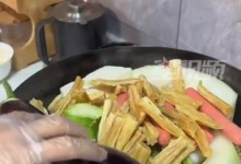 女子40分钟一锅做10道菜 只需36元 并喊话简单易操作-融党建互动平台