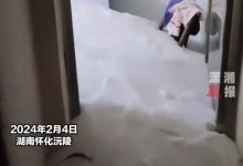 卫生间窗户一夜未关积雪堆成雪山 房主：清理了7小时-融党建互动平台
