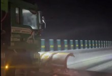 铲雪车高速“狂飙”式作业 一路火花带闪电-融党建互动平台