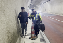 姐弟俩吵架 弟弟被“丢”在高速上 幸遇交警及时救助-融党建互动平台