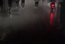 回南天取快递像到了天庭 网友：这是地府-融党建互动平台