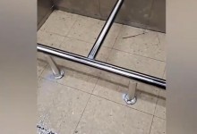 电梯内部安装钢管防电瓶车上楼 致电梯内空间狭窄-融党建互动平台