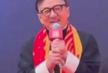 成龙近照曝光：满头白发 网友：岁月不饶人啊-融党建互动平台