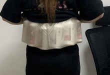 女子腰缠7瓶茅台入境被查 网友：这酒量能喝撑宰相-融党建互动平台