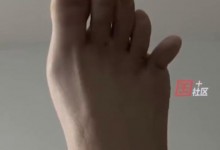 女子辅导儿子作业情绪崩溃踹断脚趾 网友：辅导孩子 当代酷炫-融党建互动平台