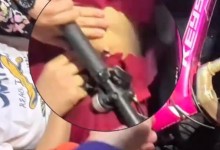 男孩骑车失误刹车把手插进大腿里 网友：看着都好疼-融党建互动平台