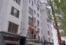 女子剖腹产后被家人用吊车送上7楼 网友：下个月我急需-融党建互动平台