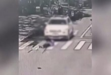 女子等红绿灯被撞飞后遭碾压身亡 副驾驶曾开车门观望-融党建互动平台