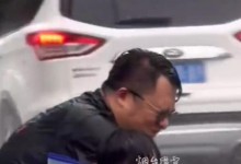 爸爸带娃穿雨衣路边求溅水 网友：这样的爸爸太好玩了-融党建互动平台