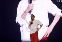 刘德华伴舞表情幸福不像演的 刘德华演唱会哭了-融党建互动平台