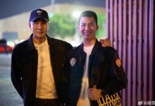 胡军携儿子康康亮相音乐会 康康和胡军一样高了-融党建互动平台