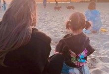 周杰伦晒昆凌与小女儿合照 展示与儿子踢足球画面-融党建互动平台