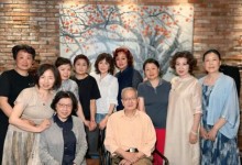 刘嘉玲回苏州参加同学会 晒与老师、同学合影-融党建互动平台