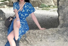 刘亦菲晒旅游照 身穿V领蓝色印花连衣裙-融党建互动平台