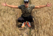 70岁任达华回山东老家收麦子 体验农活-融党建互动平台