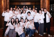 朱一龙晒北电同学聚会照 给每人准备伴手礼-融党建互动平台